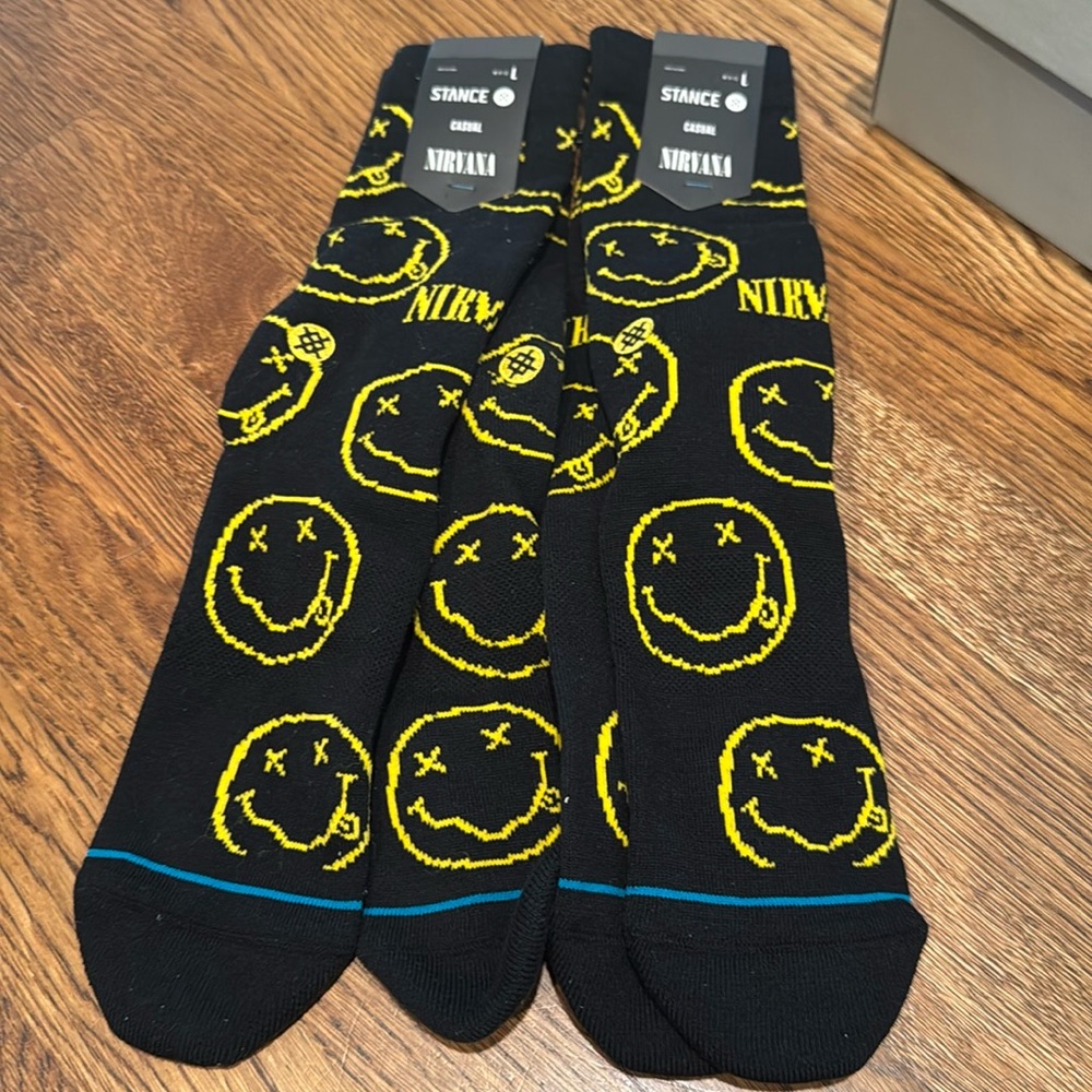2 pairs of Stance Nirvana socks
